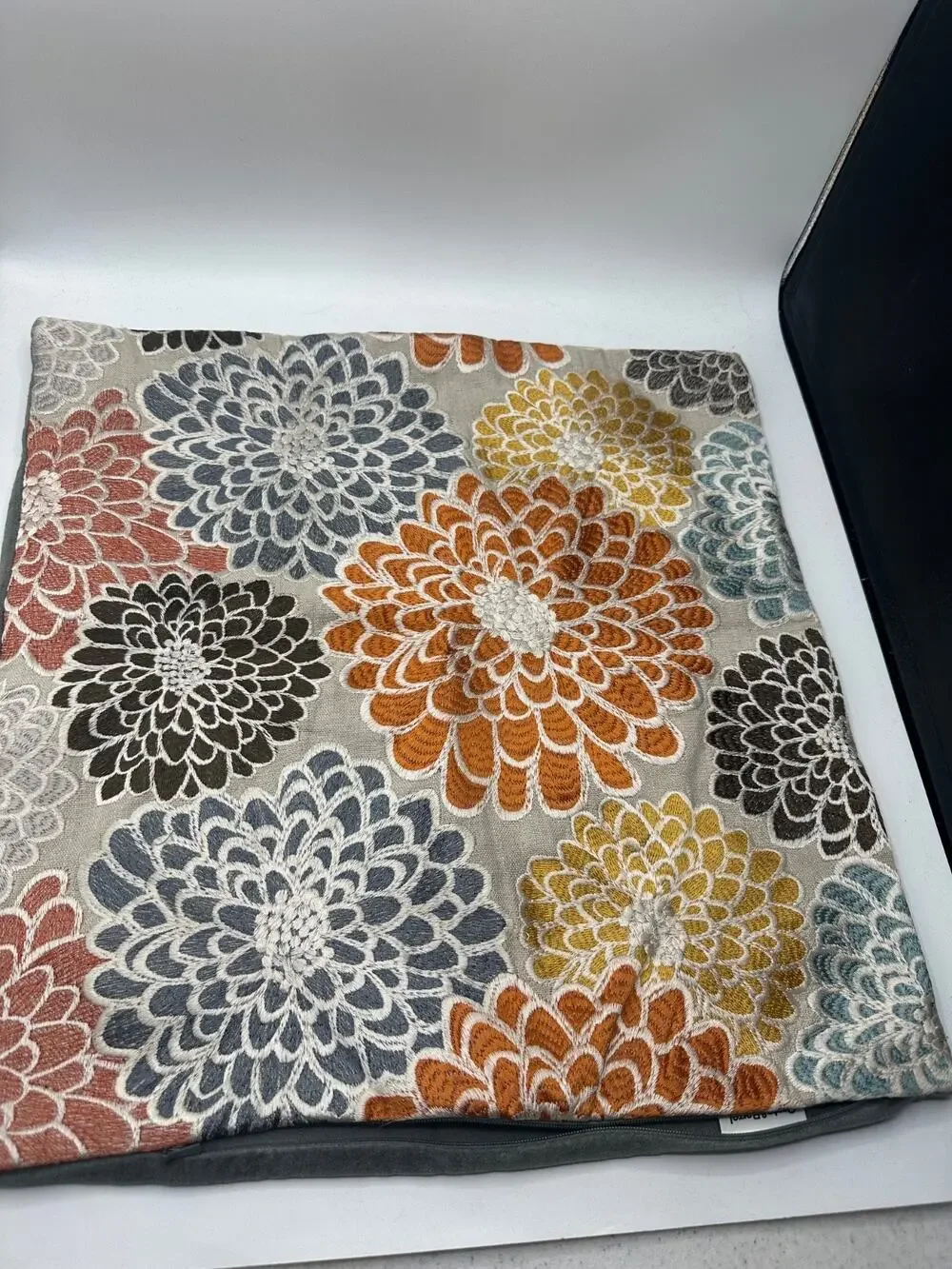 CRATE & BARREL FLORAL (1) STANDARD PILLOWCASES Linen Blend 18 X 18 Isabel